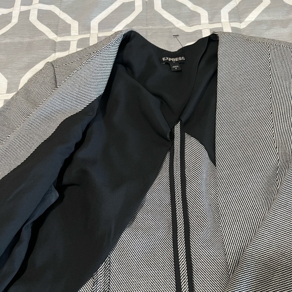 Express - Picture 3 of 3